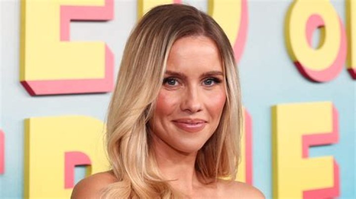 Claire Holt In Workout Gear Flashes Peace Sign From Padel Court