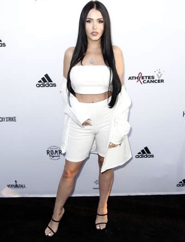 Claudia Alende Height Weight Bra Size Body Measurements Age Facts Bio