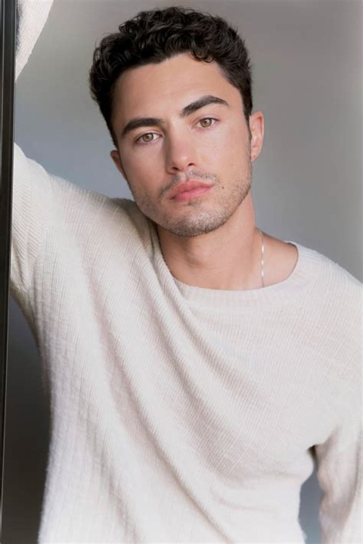 Darren Barnet Wiki, Girlfriend, Net Worth, Age & Height