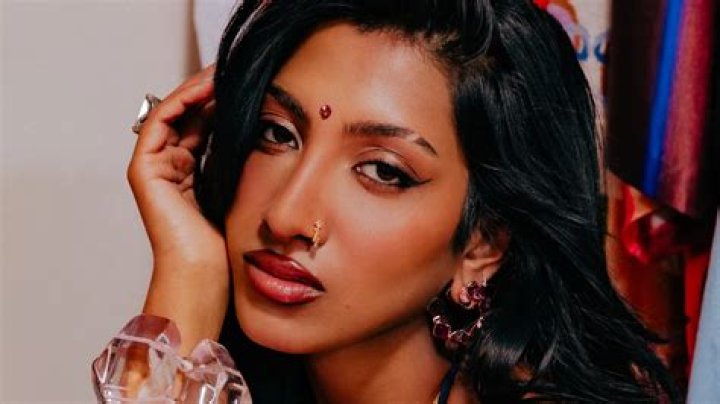 
How Much Money Does Lara Bingle Make? Latest Income Salary
