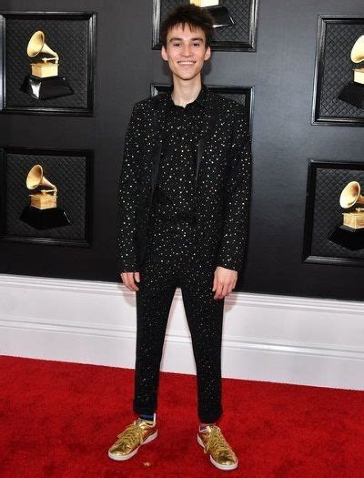 Jacob Collier Height Weight Shoe Size Measurements Facts Family