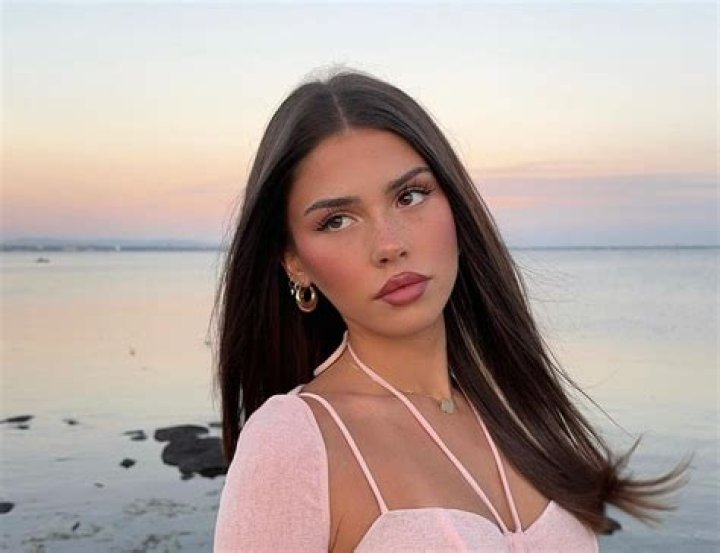 Leah Halton (Instagram Star) Wiki, Net Worth, Boyfriend & More