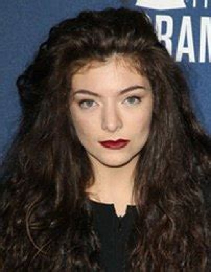Lorde Body Measurements Height Weight Bra Shoe Size Statistics Bio