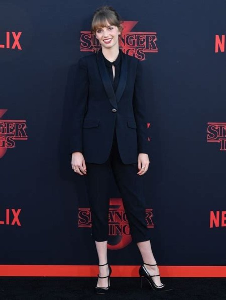 Maya Hawke Body Measurements Height Weight Bra Size Facts Family