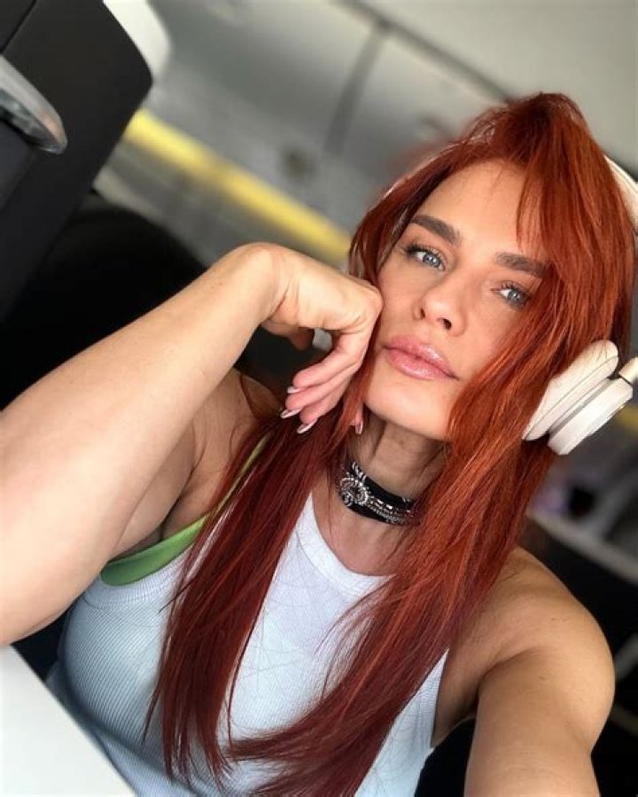 Who is Natasza Urbanska? Wiki, Husband, Age, Net Worth, Height & More