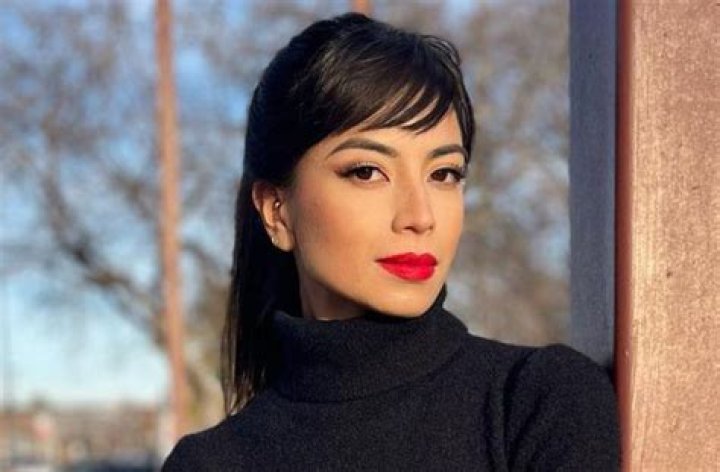 Glaiza de Castro in Bathing Suit Says "Brb" — Celebwell