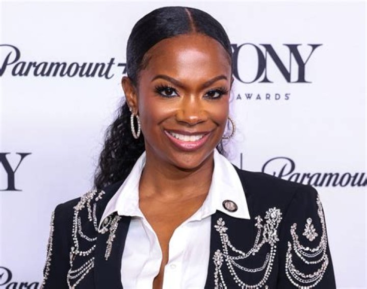Kandi Burruss in Bathing Suit is "Making Memories" — Celebwell