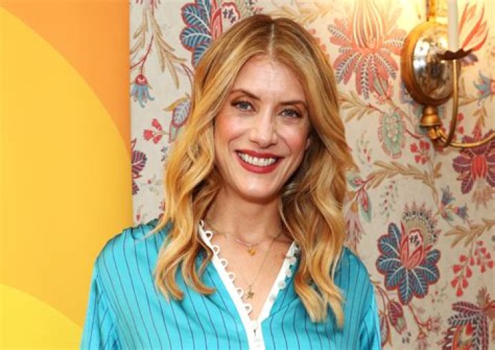 Kate Walsh in Bathing Suit Sends Message About Offshore Drilling — Celebwell