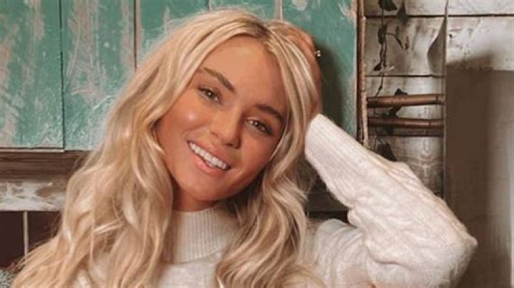 Lucie Donlan in Bathing Suit Says "Let's Go Somewhere" — Celebwell