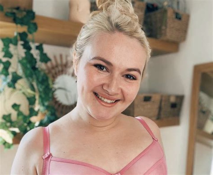 Melissa Suffield in Bathing Suit Asks "Who's that Girl?" — Celebwell