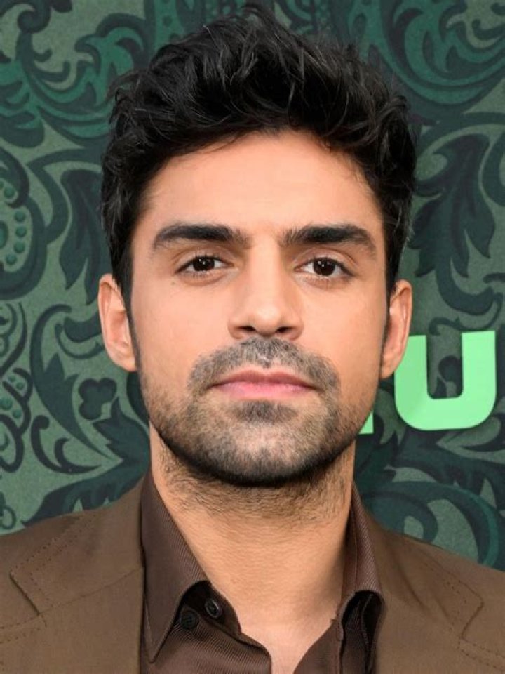 Sean Teale Wiki, Girlfriend, Age, Net Worth, Height, Parents & More