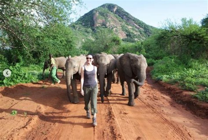 Suits Star Amanda Schull in Workout Gear Celebrates Earth Day