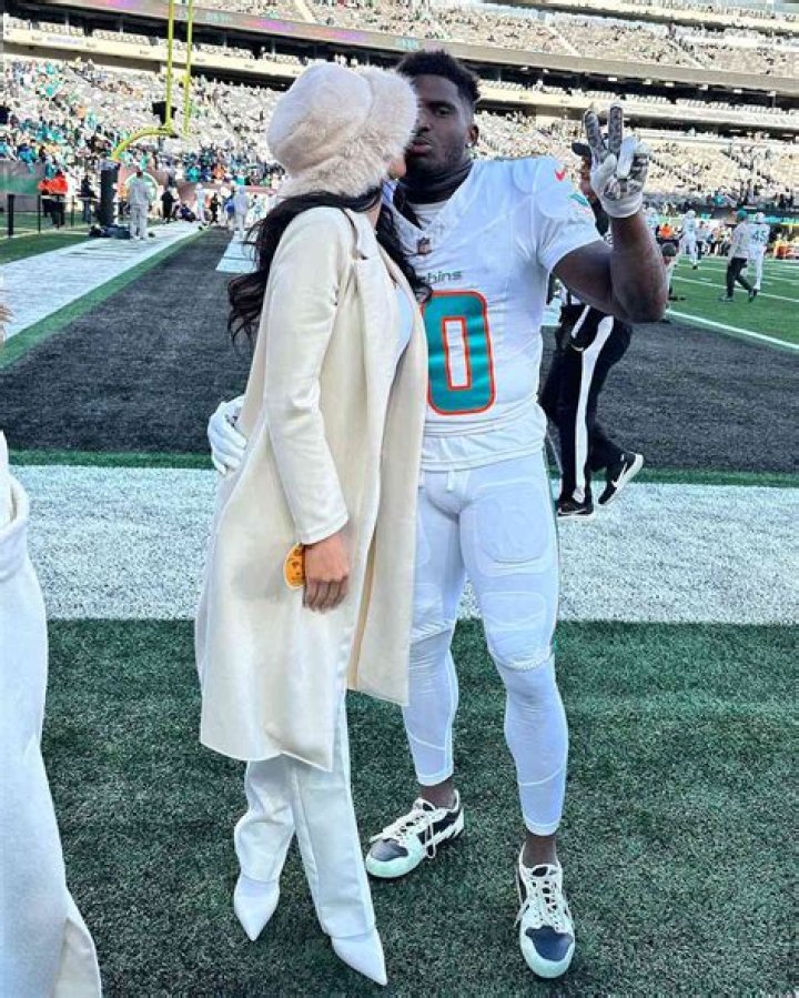 Tyreek Hill's Wife Keeta Appears in Swimsuit in Love