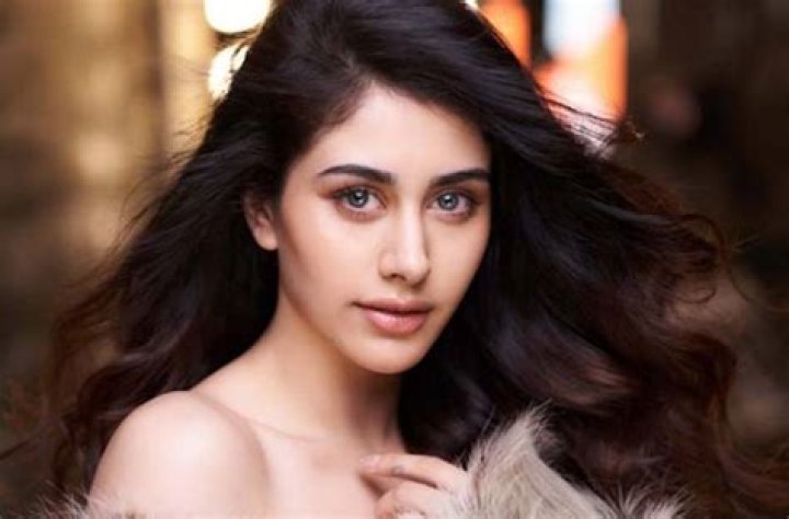 Warina Hussain Wiki, Height, Nationality, Parents, Husband & More